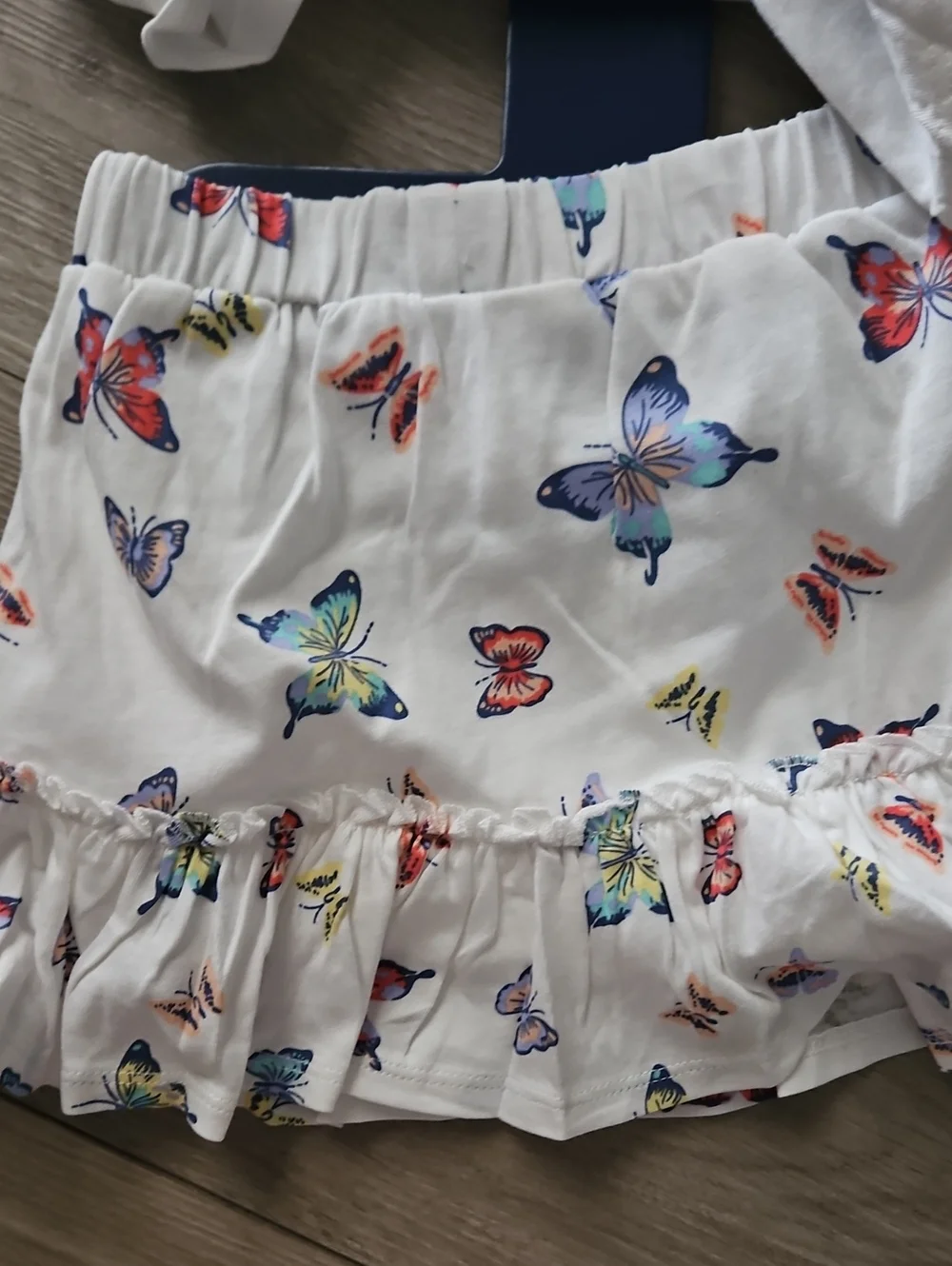 GAP White Tee with Multicolor Butterfly Print Skort Set 3T